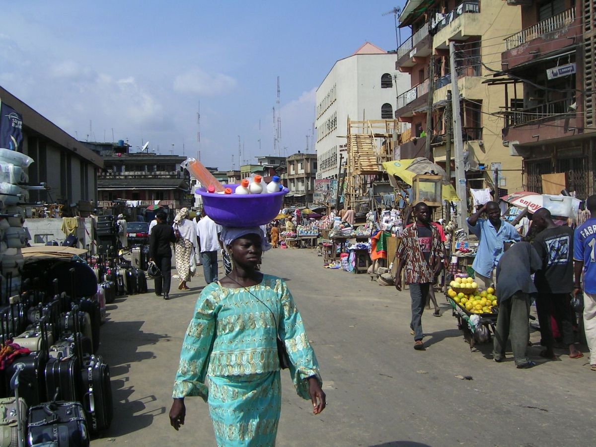 Нигерияда белгісіз аурудан 15 адам қаза тапты, 100-ден астам адам ауруханаға түсті