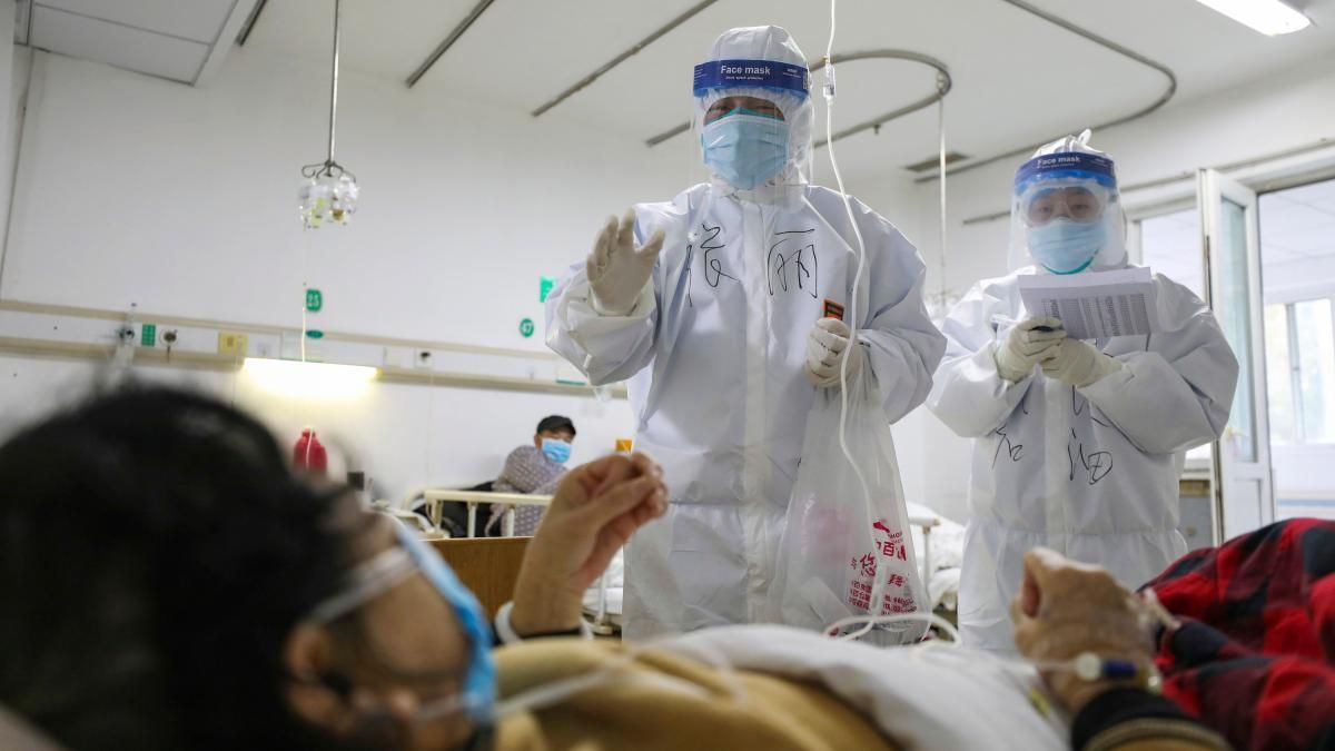 АҚШ-та науқасты қорғаныш киімінсіз құтқарған медбике қайтыс болды