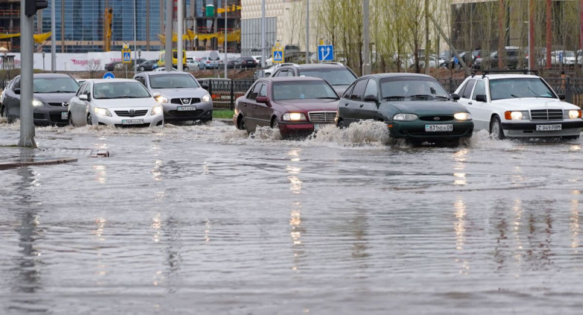 Жаңбыр жауса – нұр, сай-салаға ағылғанда – сор