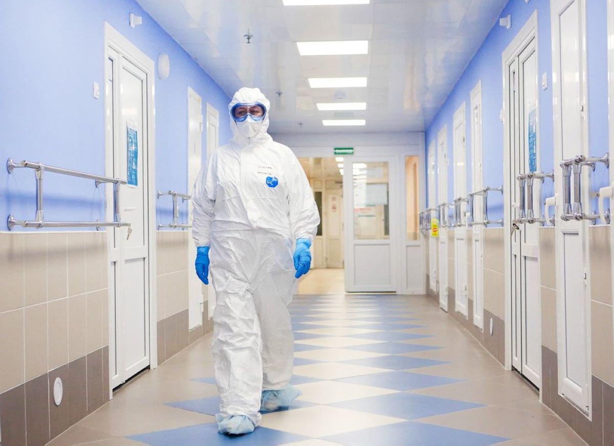 Төрт айдан бері отбасын көрмеген дәрігер