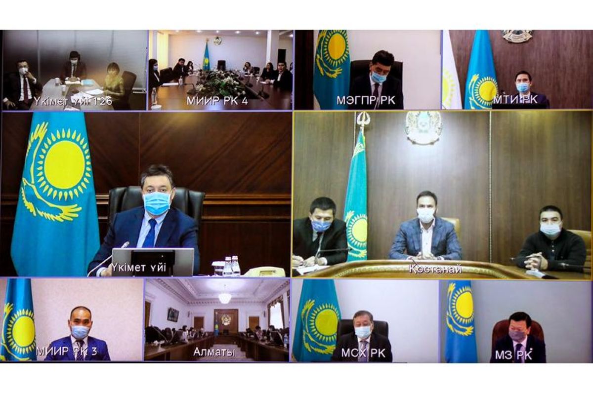 Үкімет басшысы экономиканы дамытуға қатысты ұсыныстарды талқылады