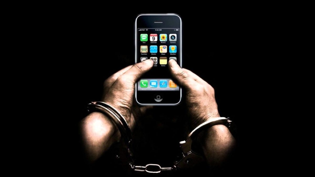 Телефон тауып алып, мобильді қосымша арқылы есепшоттан ақша алған екі жігіт ұсталды