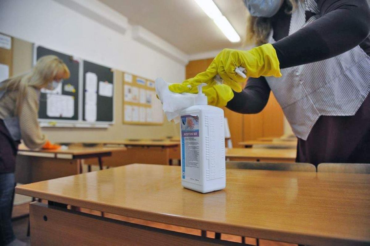 «Ақымақ маймылдардың кесірінен сыныптар карантинге жабылады» – мұғалімнің жүйкесі неге сыр берді?