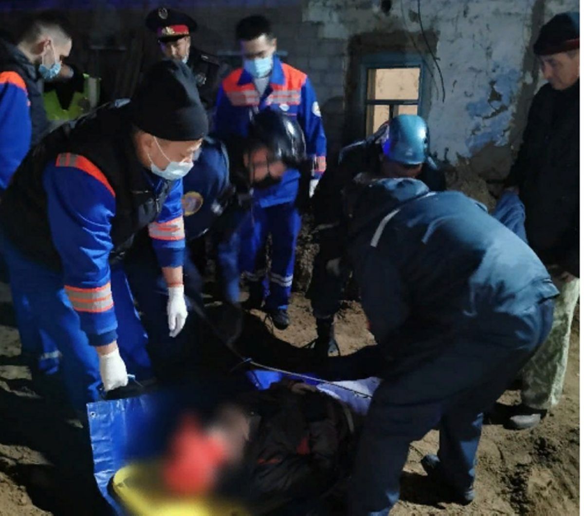 Павлодарда 11 жастағы бала шұңқырға түсіп кетті