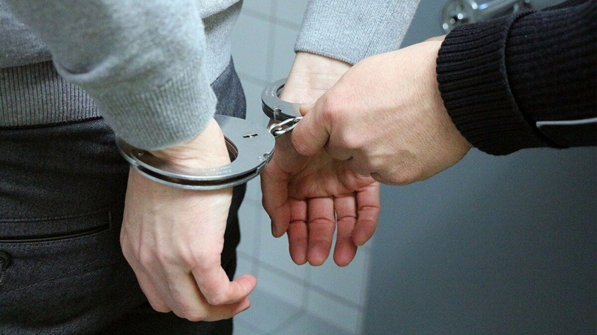 Шымкентте патрульдік полиция полкінің рота командирі пара алғаны үшін ұсталды