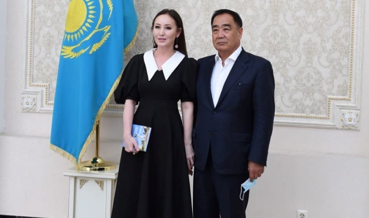 Abundant-та секс үшін қыз