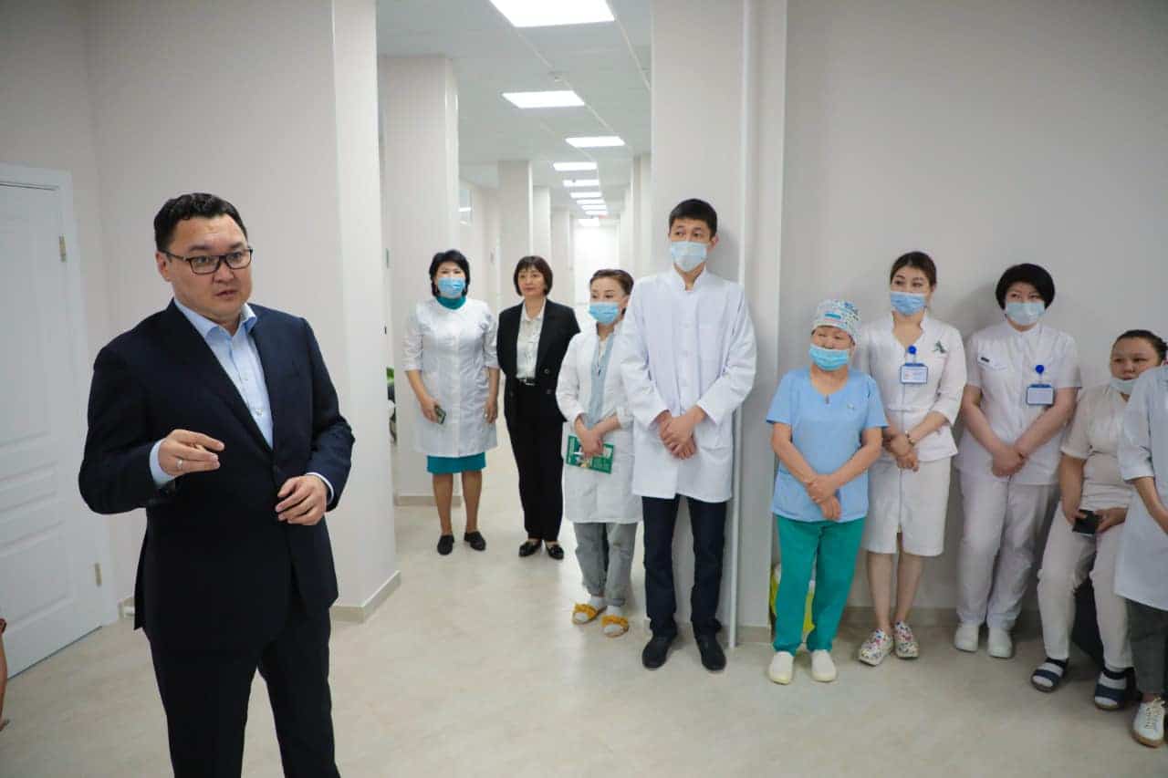 AMANAT партиясы медицина қызметкерлеріне референдумның маңыздылығын түсіндірді