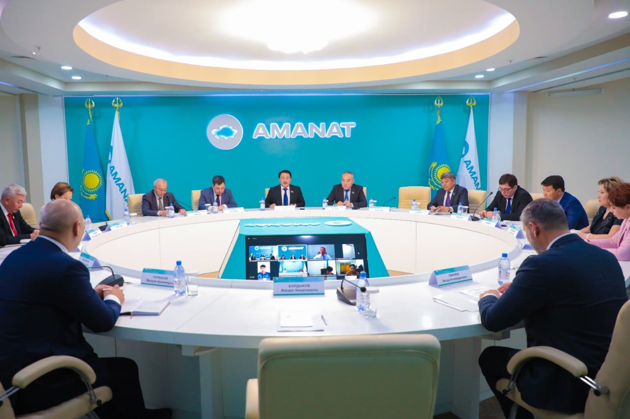 «AMANAT» партиясының Miras кеңесінде Ұлттық құрылтайдың мақсаты мен міндеті талқыланды