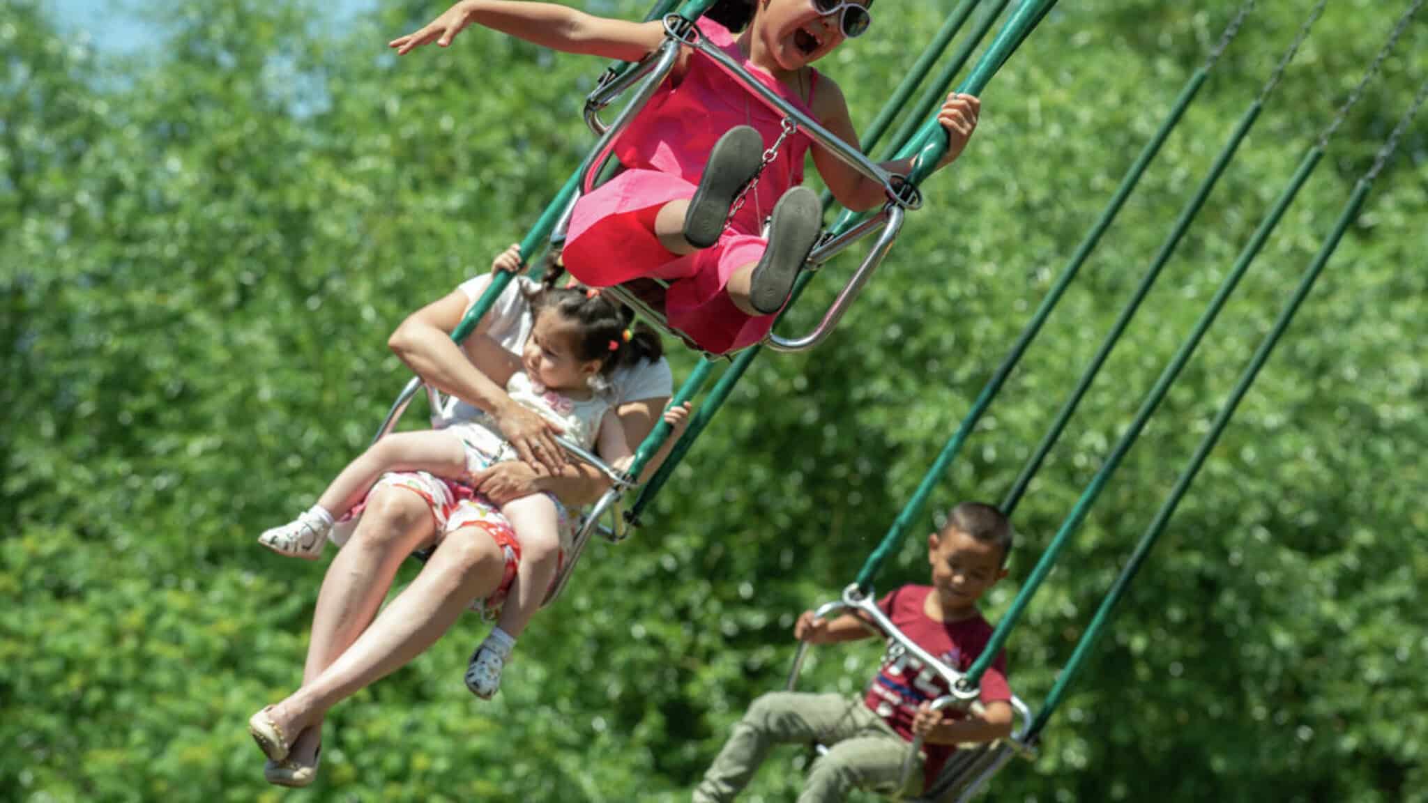 Атырауда аттракционнан құлаған балалардың жағдайы белгілі болды