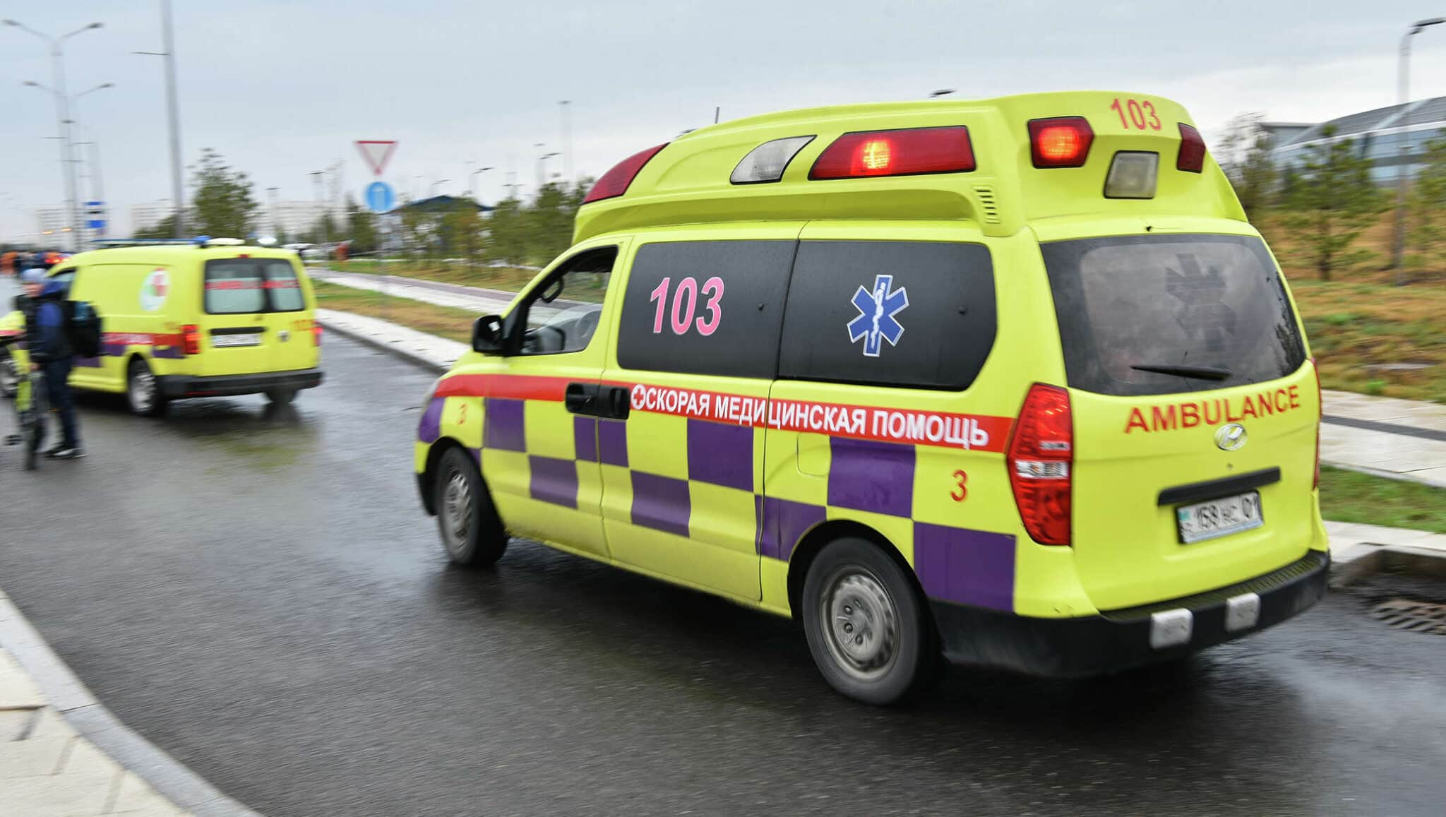 Павлодар облысында жұмысшылар мінген автобус аударылды