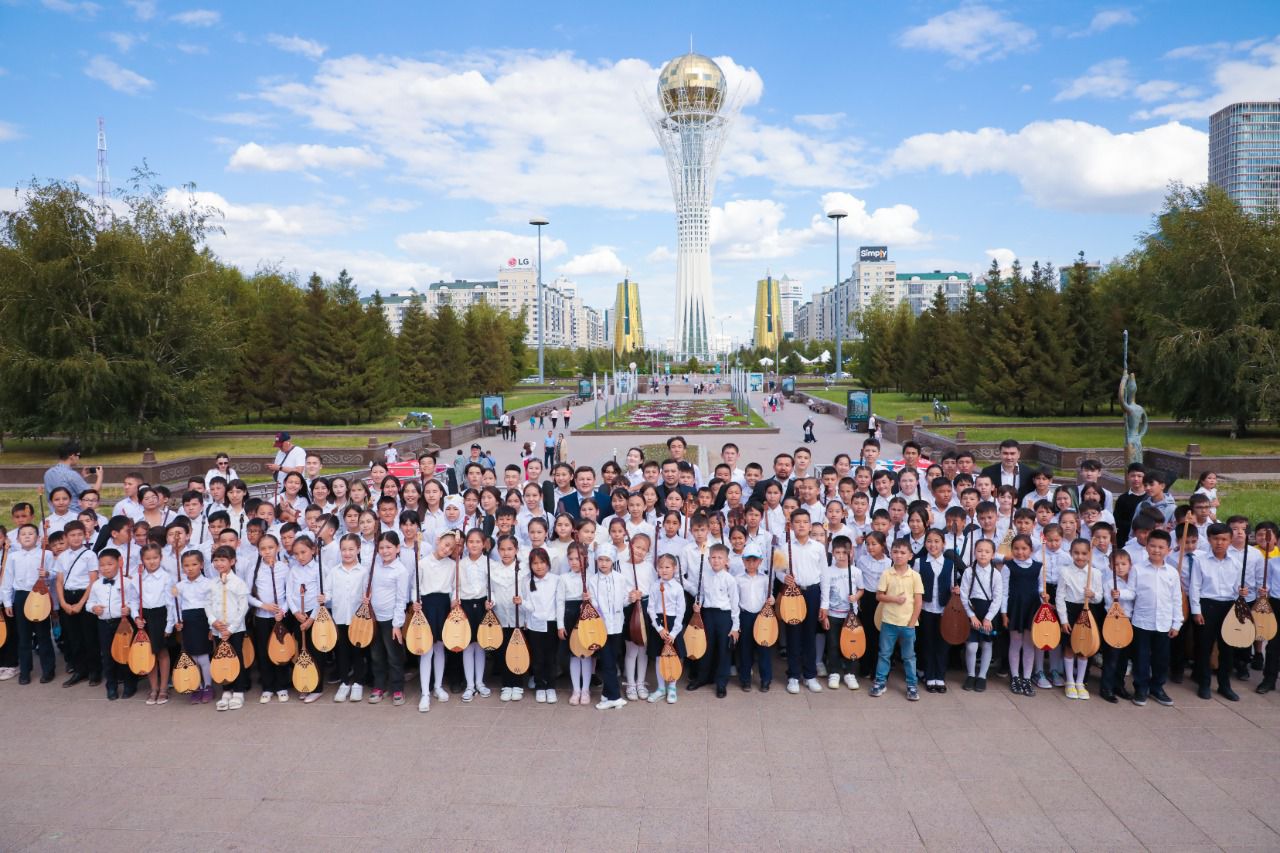 «AMANAT»: еліміз бойынша 2500-ден астам домбырашы бір мезетте қазақтың танымал күйлерін орындады