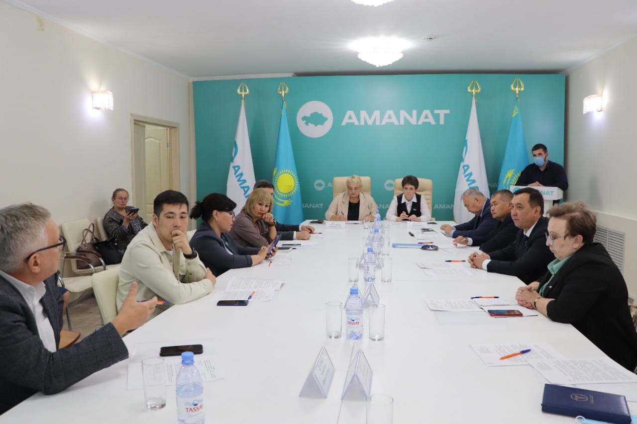 Мәжіліс депутаты қостанайлық дәрігерлермен медициналық қызметтің қолжетімділігін талқылады