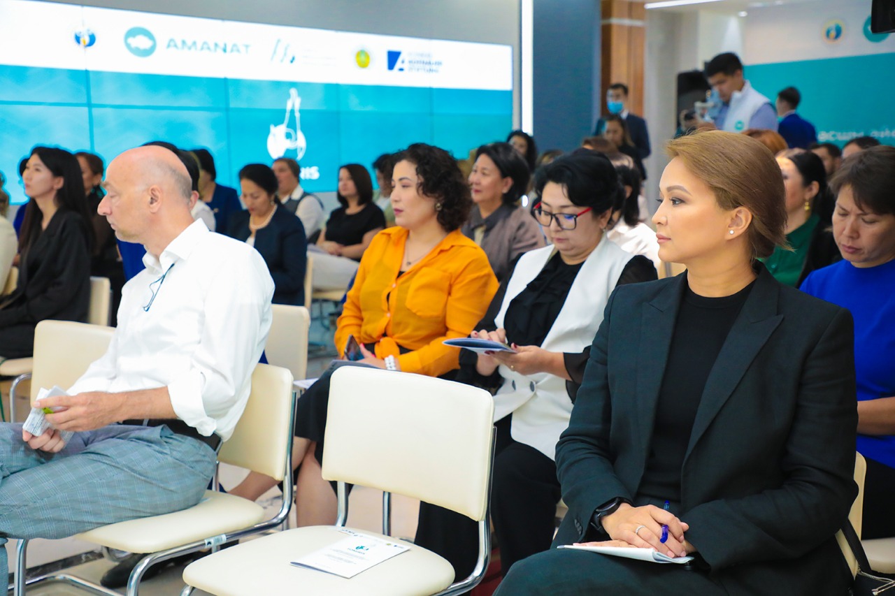 Қыздардың үйдегі фотосуреттері эротика емес.