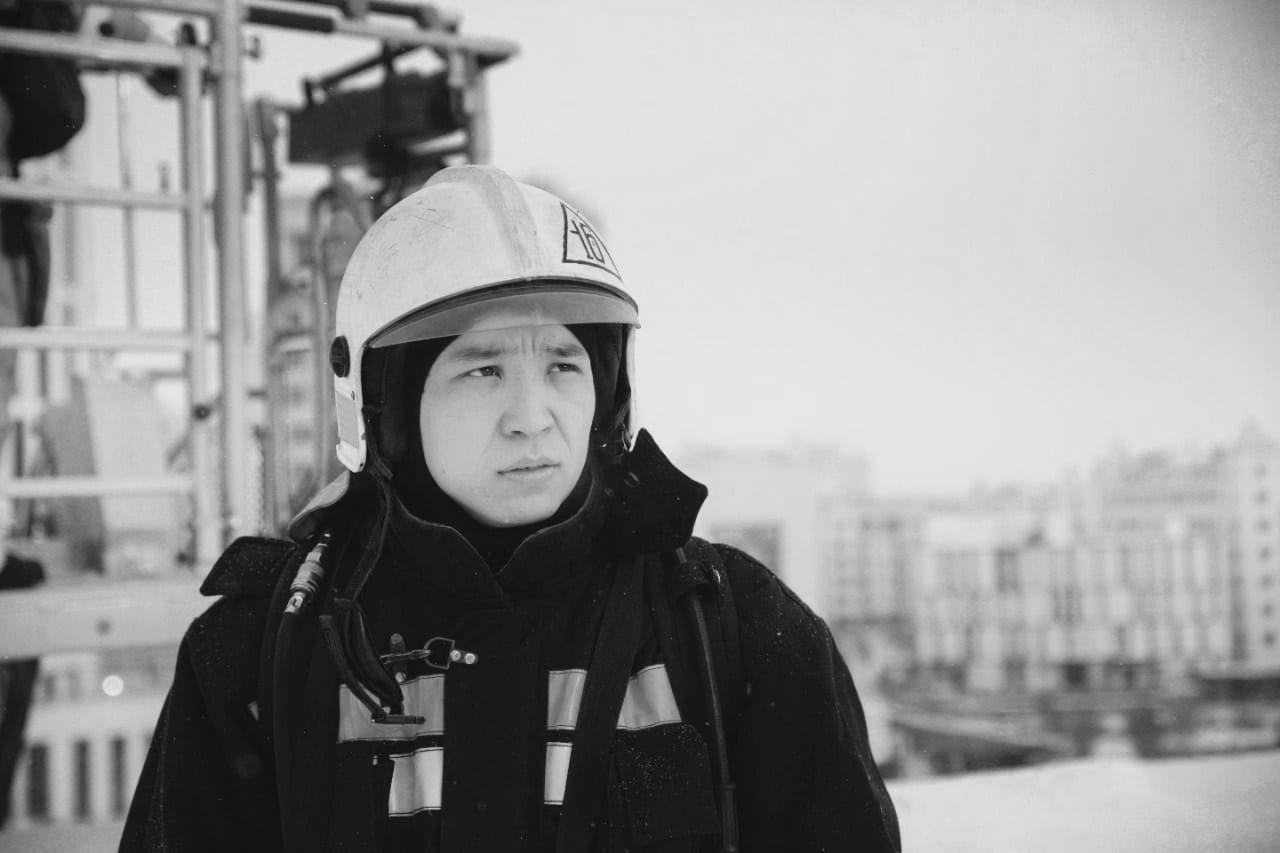 Астанада үш адамды құтқарған өрт сөндіруші көз жұмды