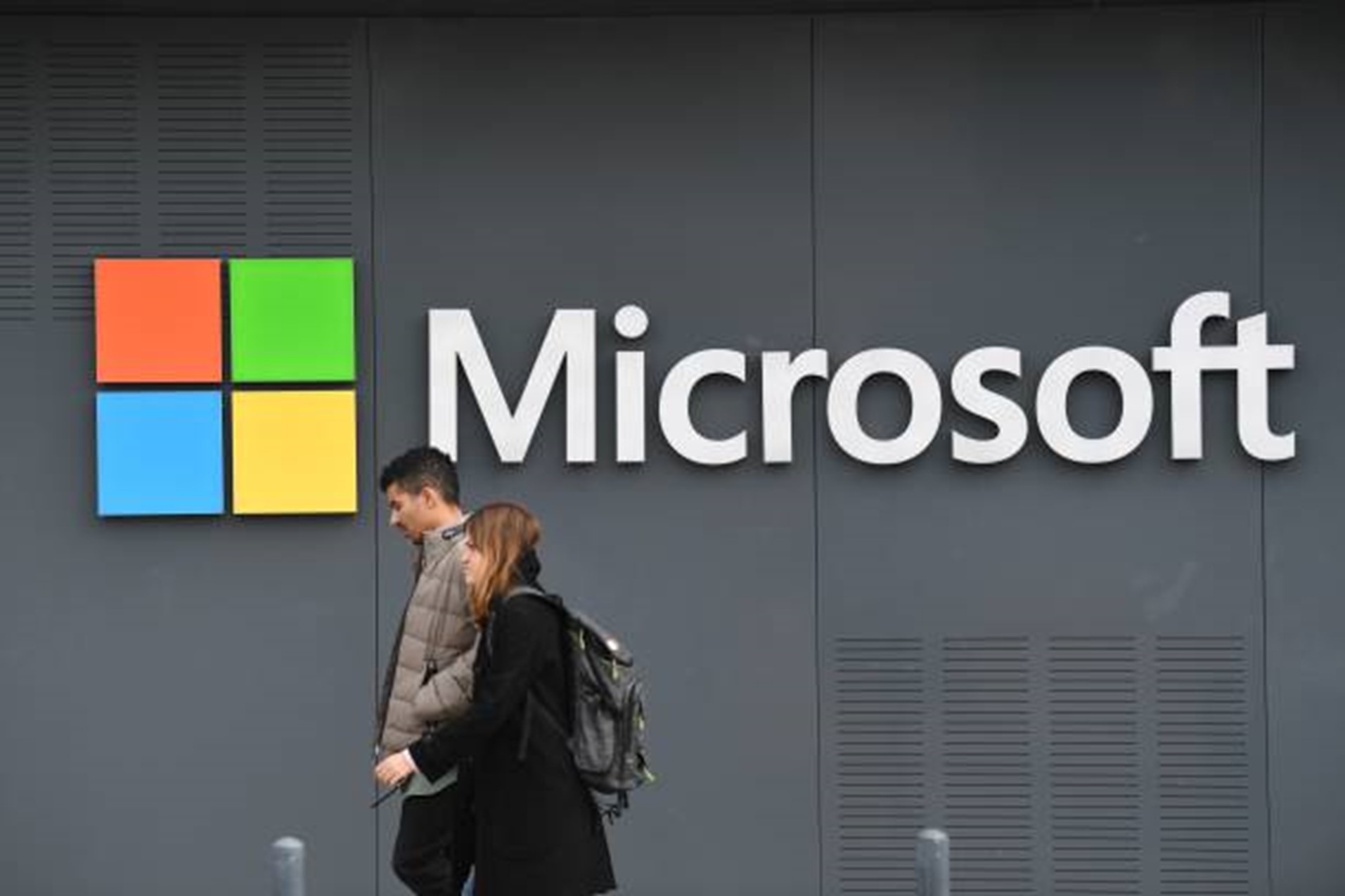Microsoft жасанды интеллект технологиясына 10 миллиард доллар салады
