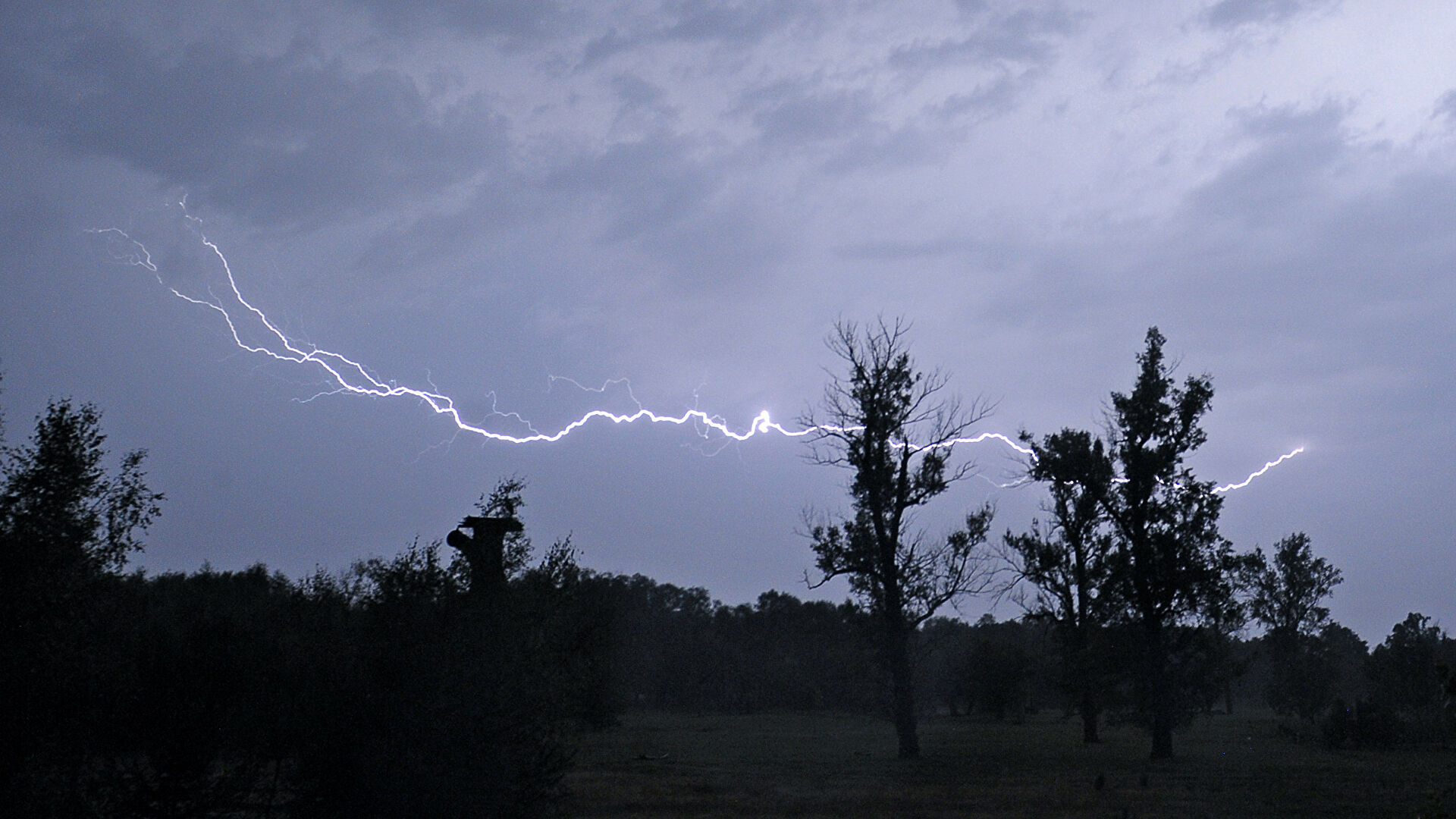 Бірнеше өңірде дауылды ескерту жарияланды