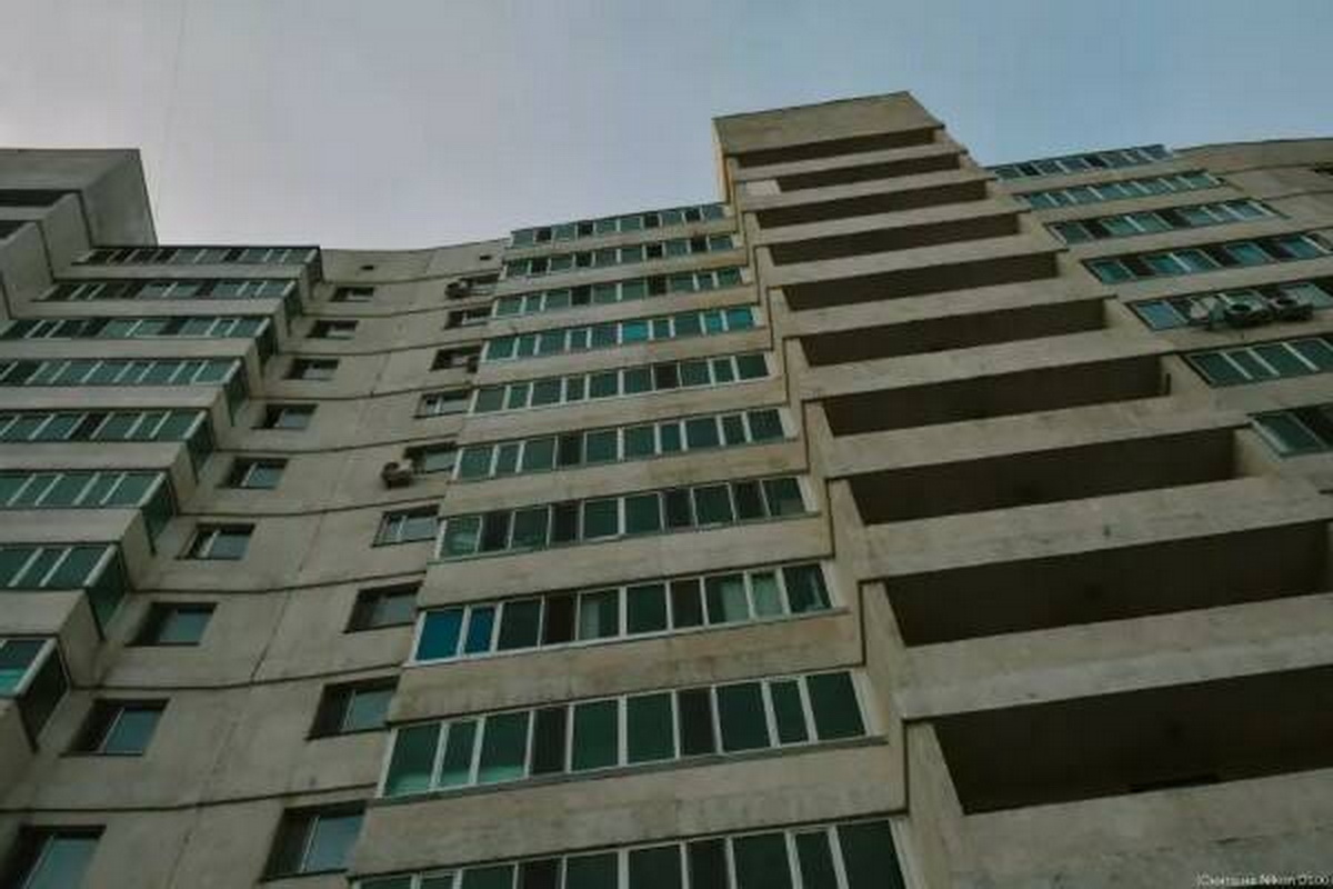 Оралда 22 жастағы қыз 9-қабаттан құлап көз жұмды