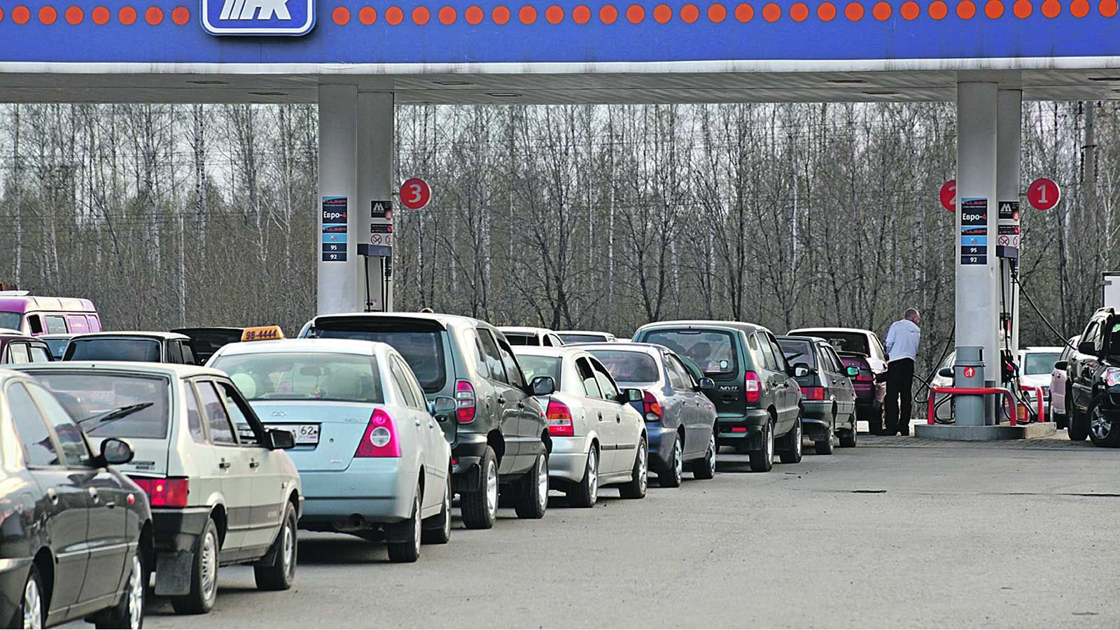 «Қаңтар оқиғасын ұмытпауы тиіс» – бензин бағасының қымбаттауына қатысты сарапшы пікірі