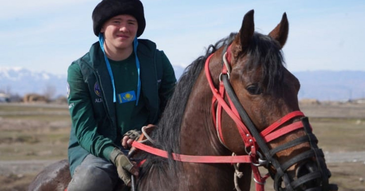 Азиат әйелдерінің тоқылған клиптерін жүктеп алыңыз