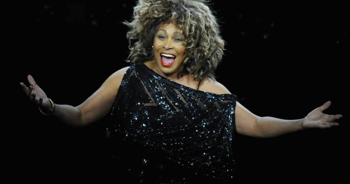 Америкалық атақты әнші Тина Тернер дүниеден озды