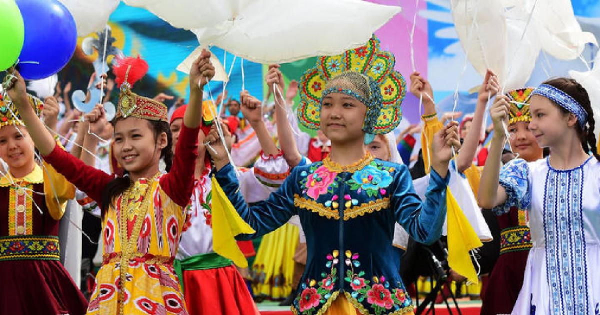 Қазақ осы – қарасың ба, ақсың ба...