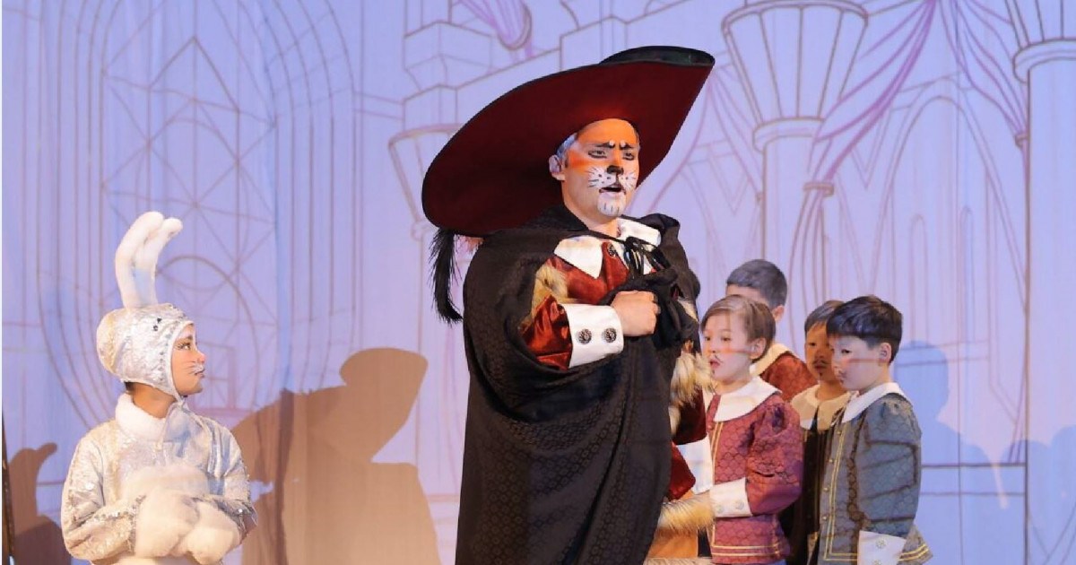 «Етік киген мысықты» сахналайды