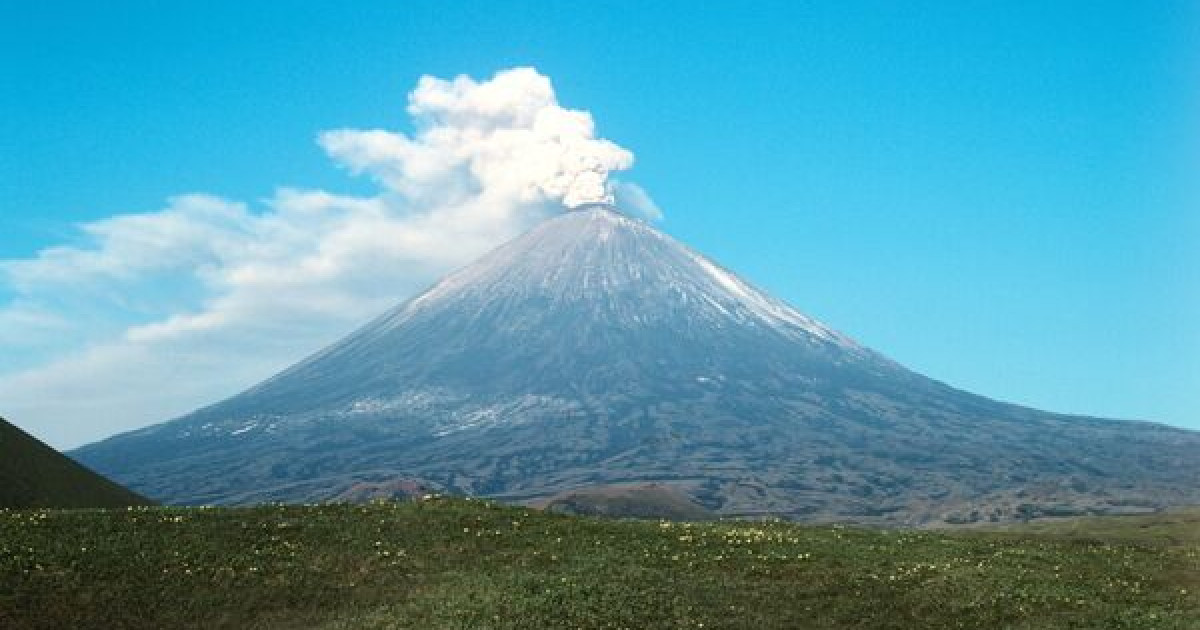 Ресей аумағында жанартау атқылай бастады
