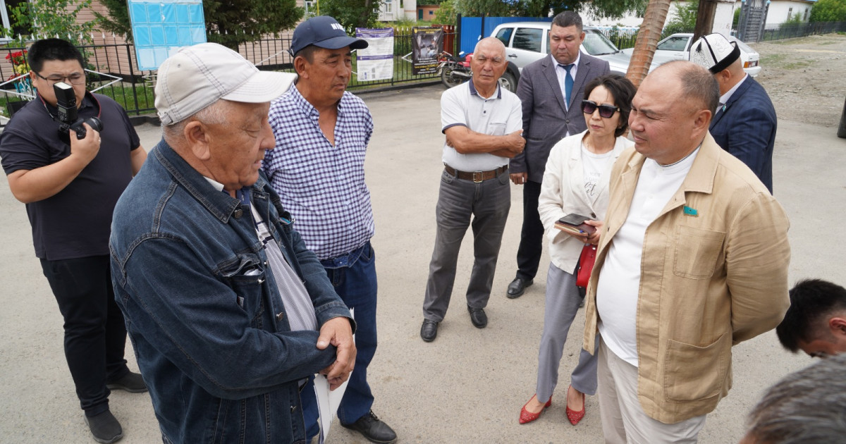 Депутаттар өңірлерде жүр