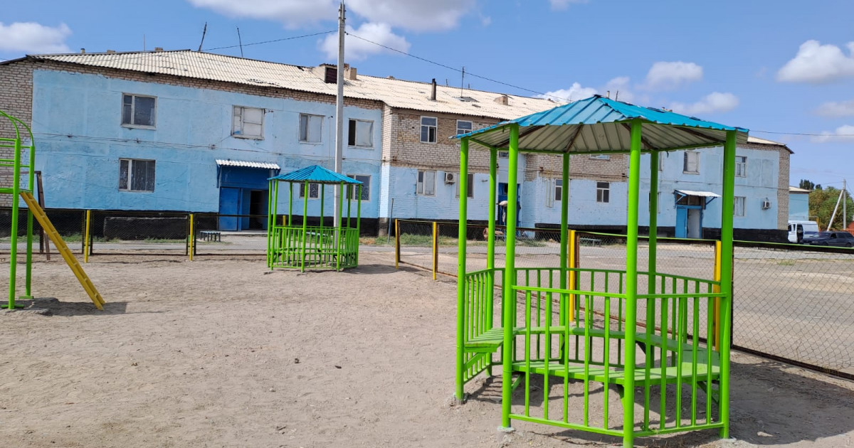 Фракция мүшесі ойын алаңын жөндеп берді