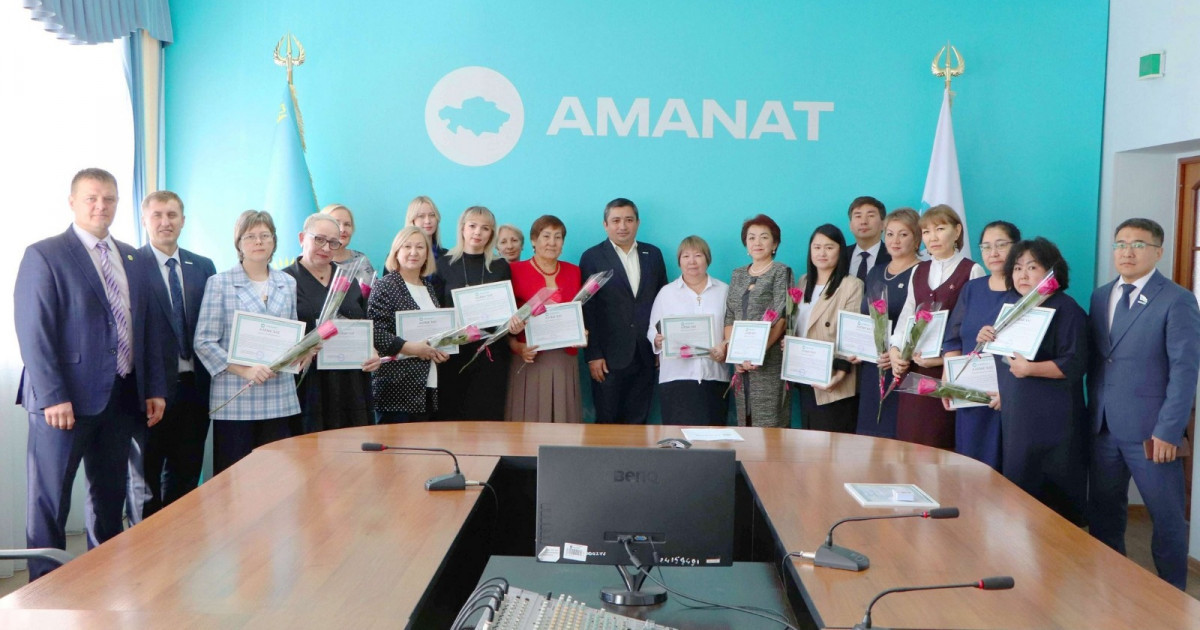 «AMANAT» партиясы мұғалімдерді кәсіби мерекесімен құттықтады