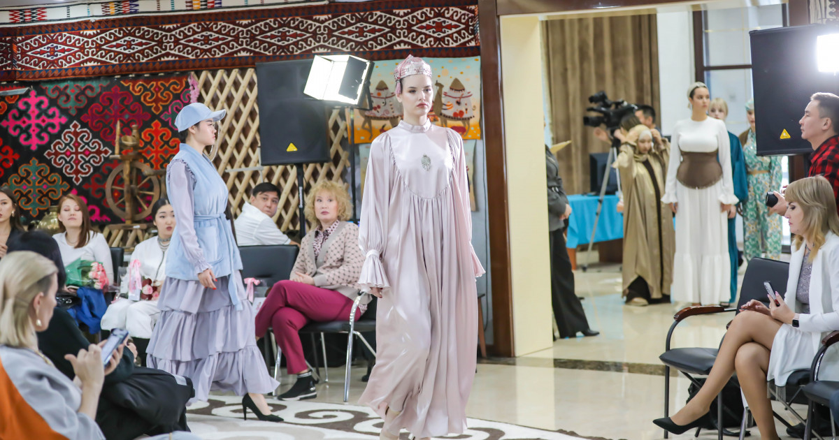«Saryarka art fest Astana» сән фестивалі: 7 дизайнер киім үлгілерін ұсынды