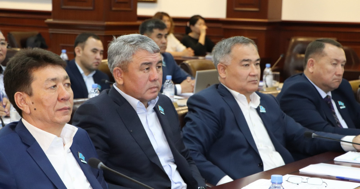 «AMANAT»: Қызылордада жол картасының орындалуы фракция отырысында талқыланды