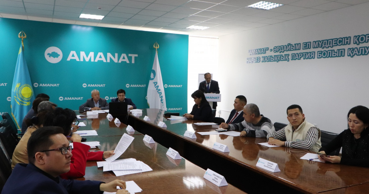 «AMANAT»: Коммуналдық қалдықтарды басқару мәселелері талқыланды