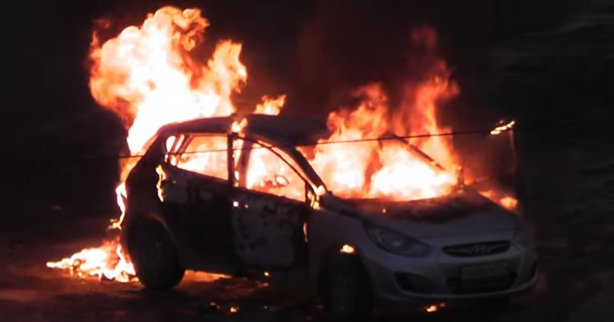 Астанада көлік өртеніп кетті: жүргізуші ауруханаға жатқызылды