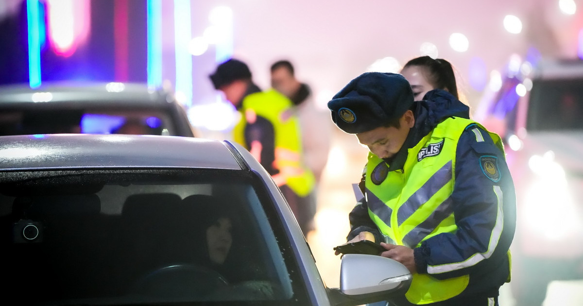 «Жастар рухы»: белсенділер көлік жүргізушілеріне кеңес айтты