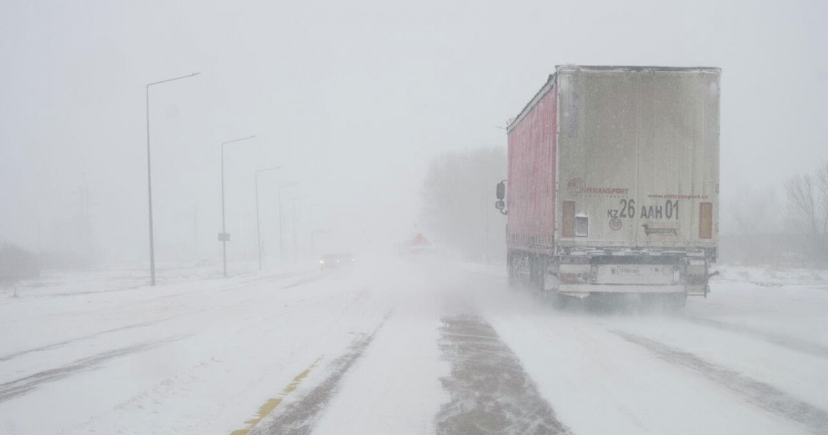 Аязға байланысты 7 облыста жолдар жабылды