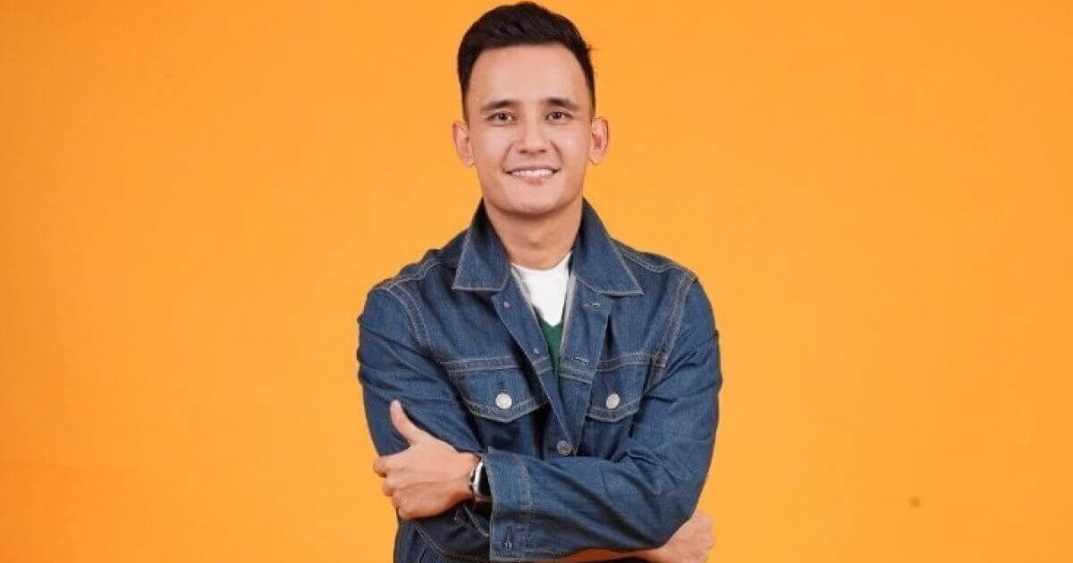 Әнші Әли Оқапов фамилиясын үш рет ауыстырғанын айтты