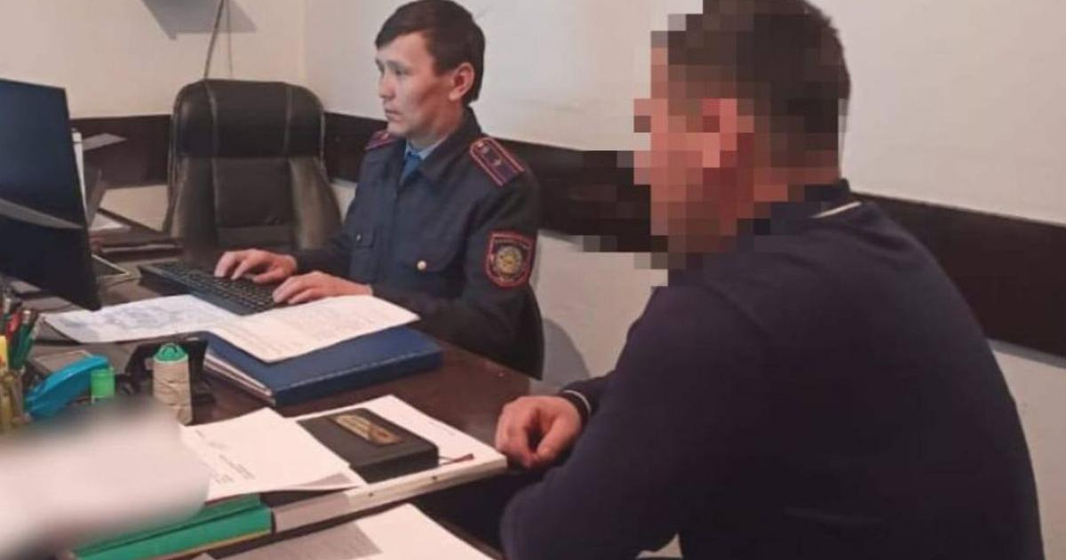 Тұрмыстық техника сататын дүкеннің сатушысы тұтынушының атынан кредит рәсімдеген