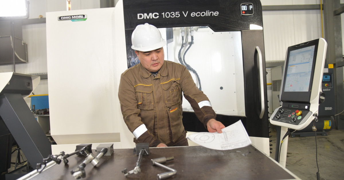 Альберт Рау Атыраудағы бірнеше зауыттың жұмысымен танысты