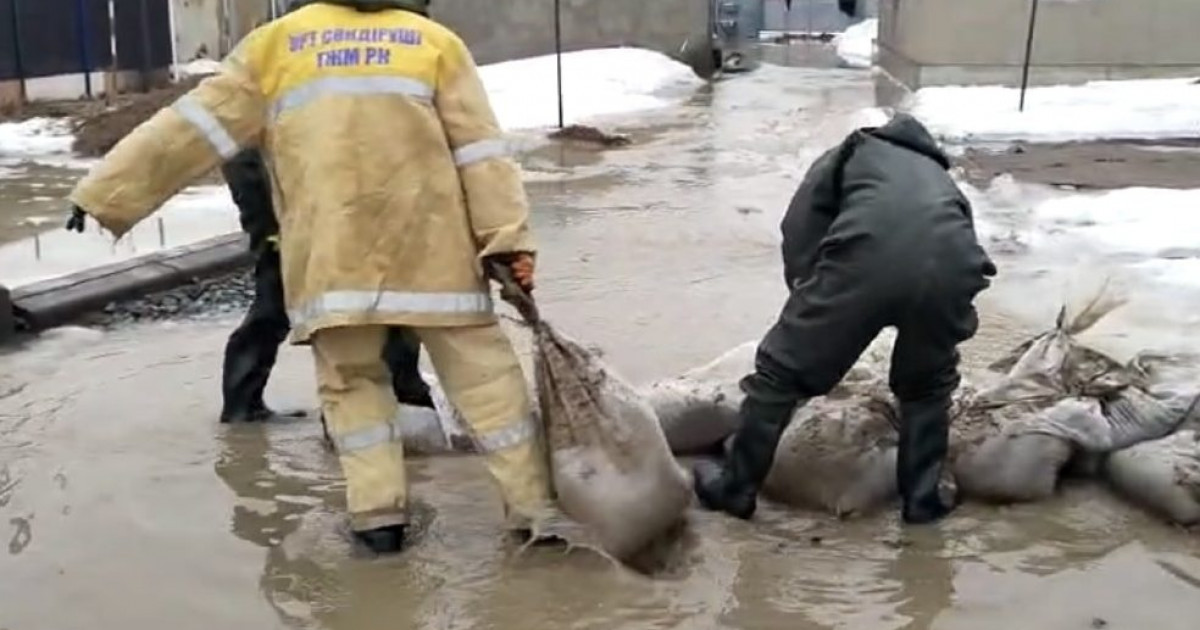Атырауда  тұрғын үйлер су астында қалды