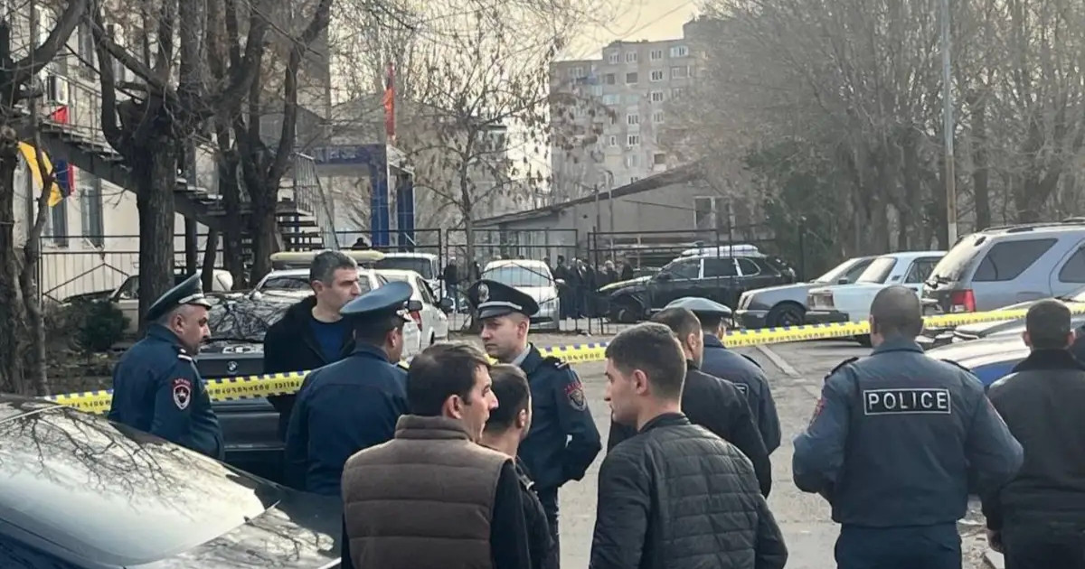 Еревандағы полиция бөлімшесіне қарулы адамдар басып кірді
