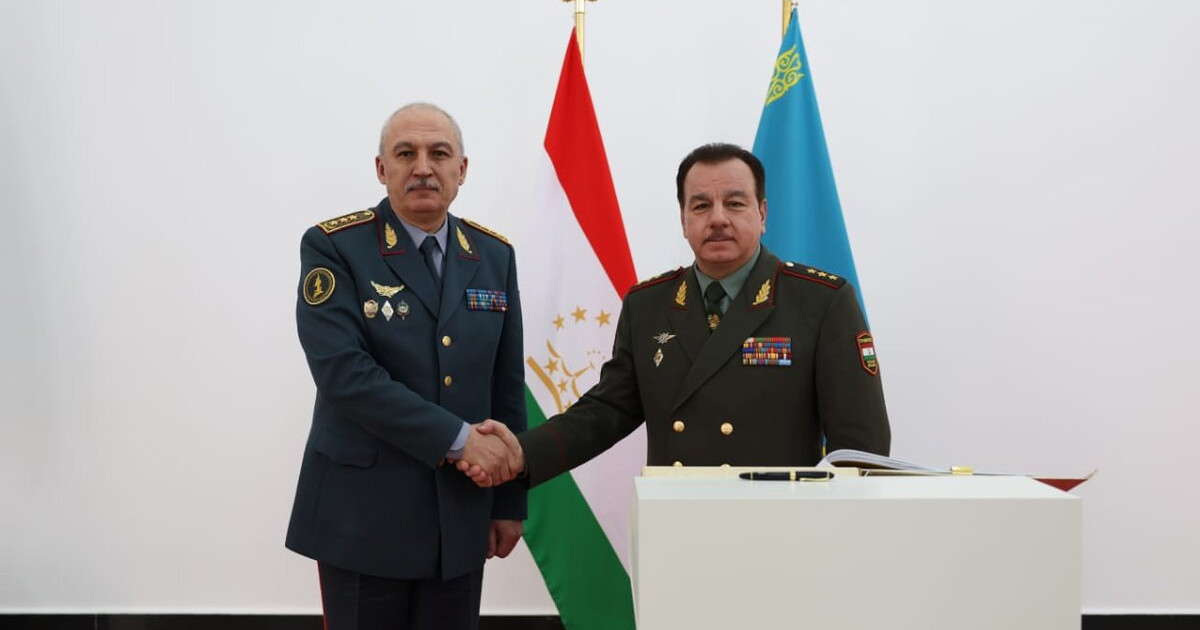 Қазақстан мен Тәжікстанның Қорғаныс министрлері екіжақты кездесу өткізді