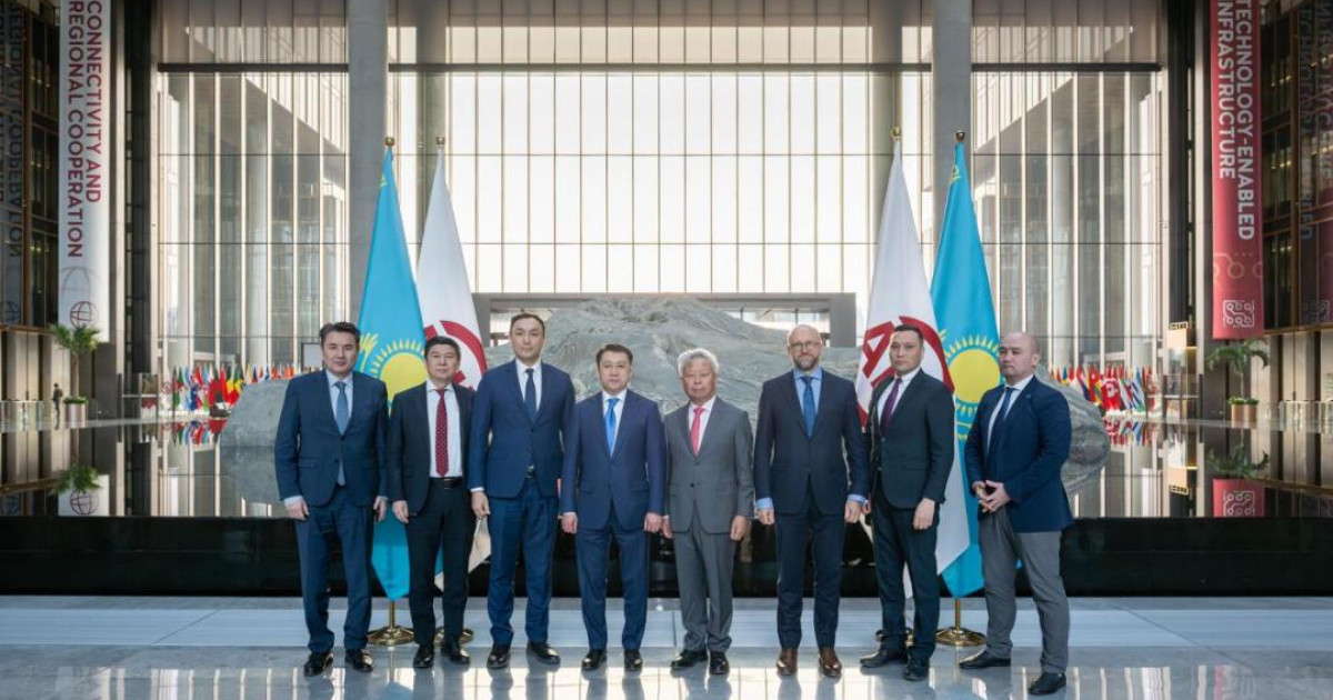 Көлік министрі ҚХР қаржы институттарының басшыларымен кездесті