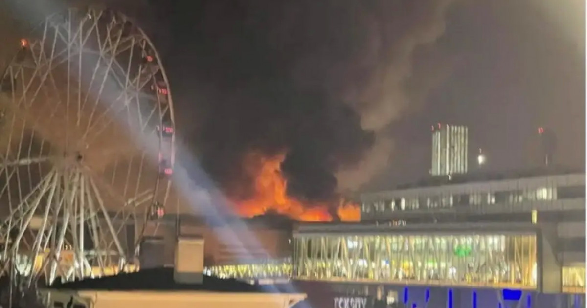 Мәскеуде белгісіз біреулер адамдарға Крокус Сити Холлда оқ жаудырды