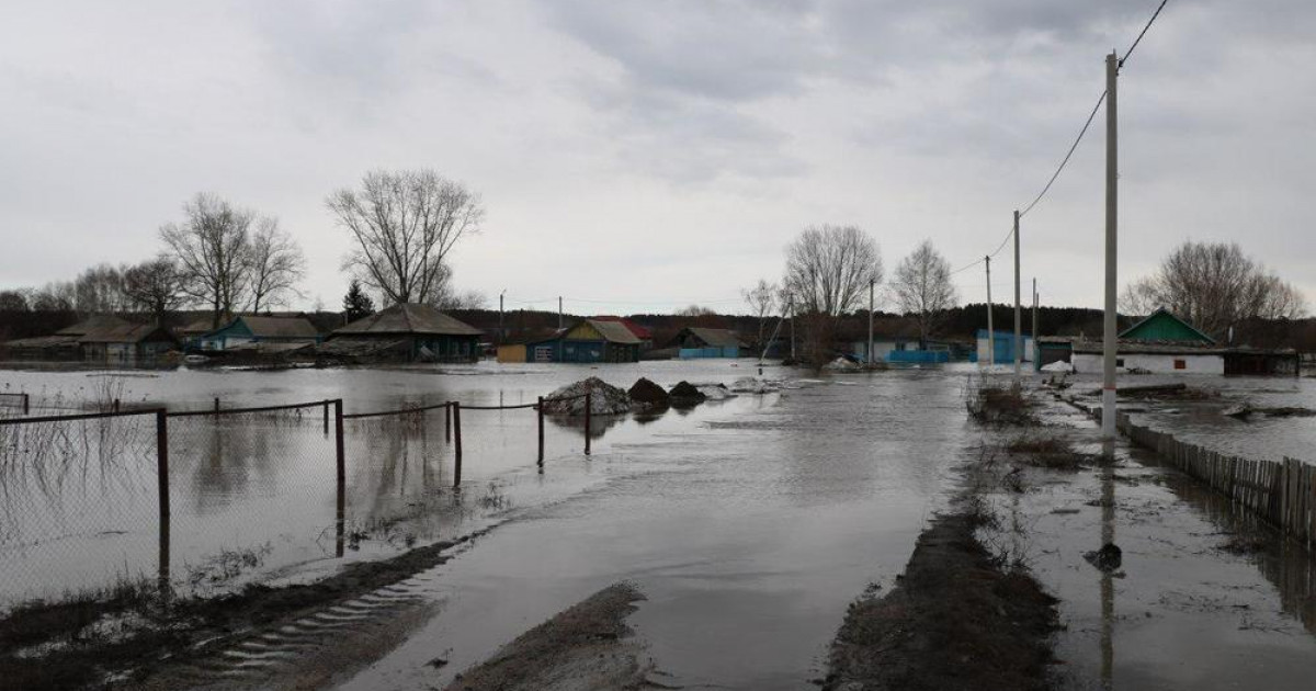 Моторлы қайық пен азық-түлік сатып алған: Ақмолада үш ауыл жолсыз қалмақ