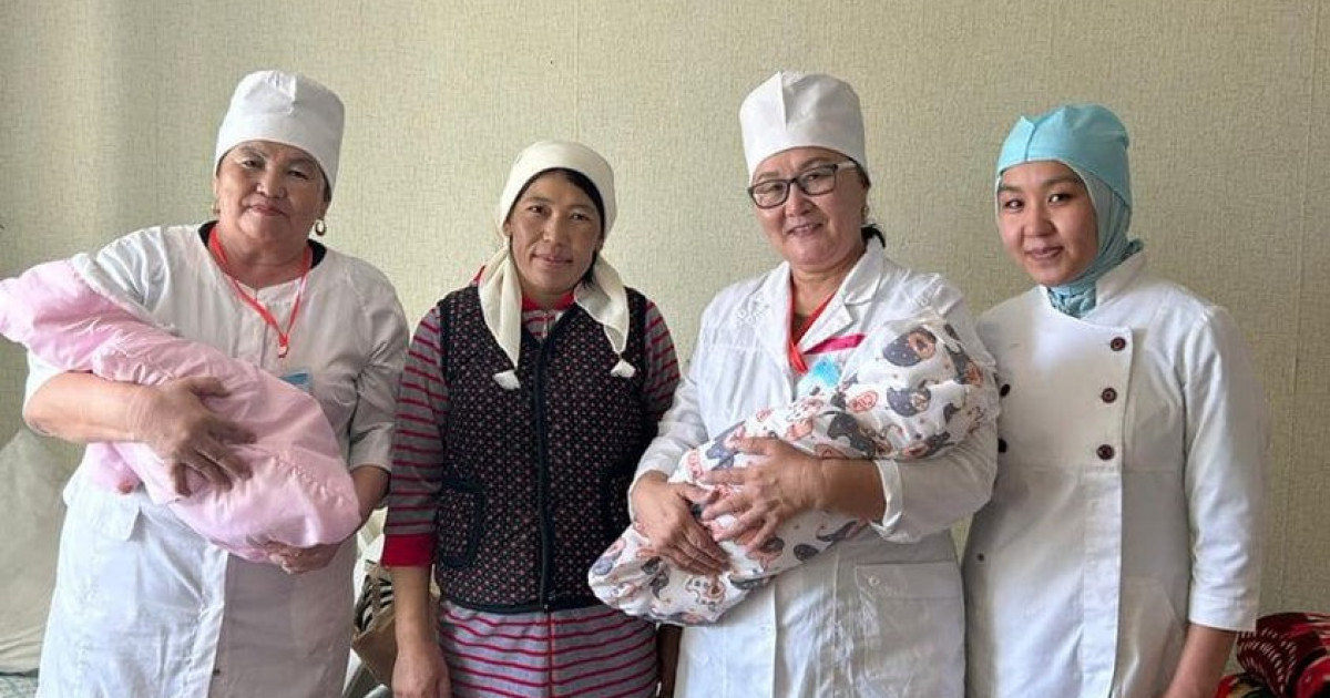 Су астында қалған ауылда егіздер дүниеге келді