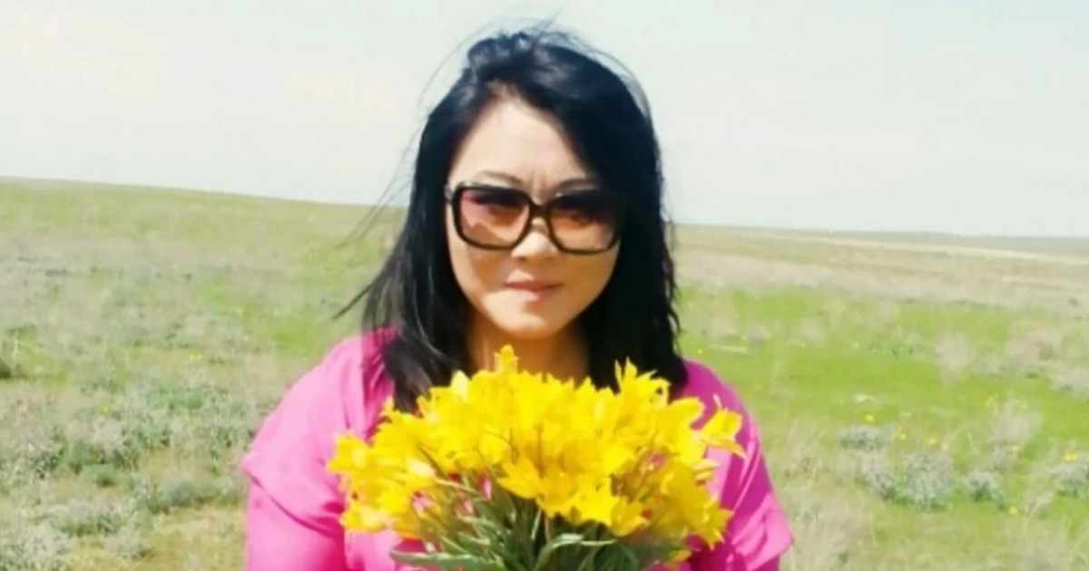 «11 миллион теңге айыппұл»: Ақбота Керімбекова гүлмен фотоға түсіп, жұрттан сөз естіді