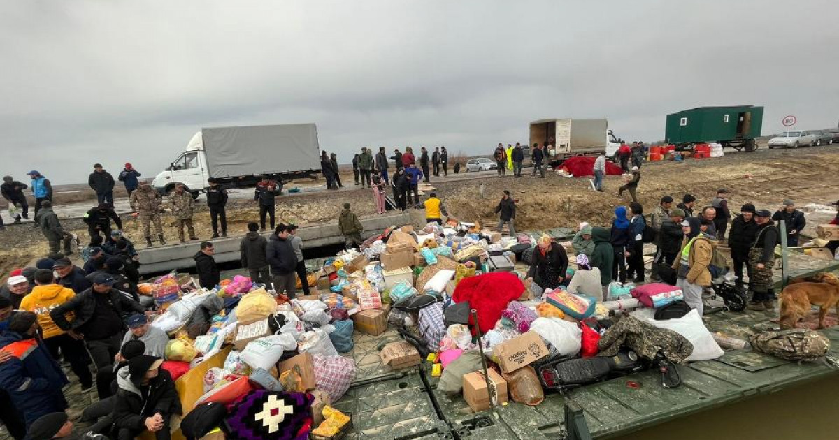 Ақтөбе облысында Ойыл өзеніндегі өткел арқылы әскерилер 150 адамды эвакуациялады