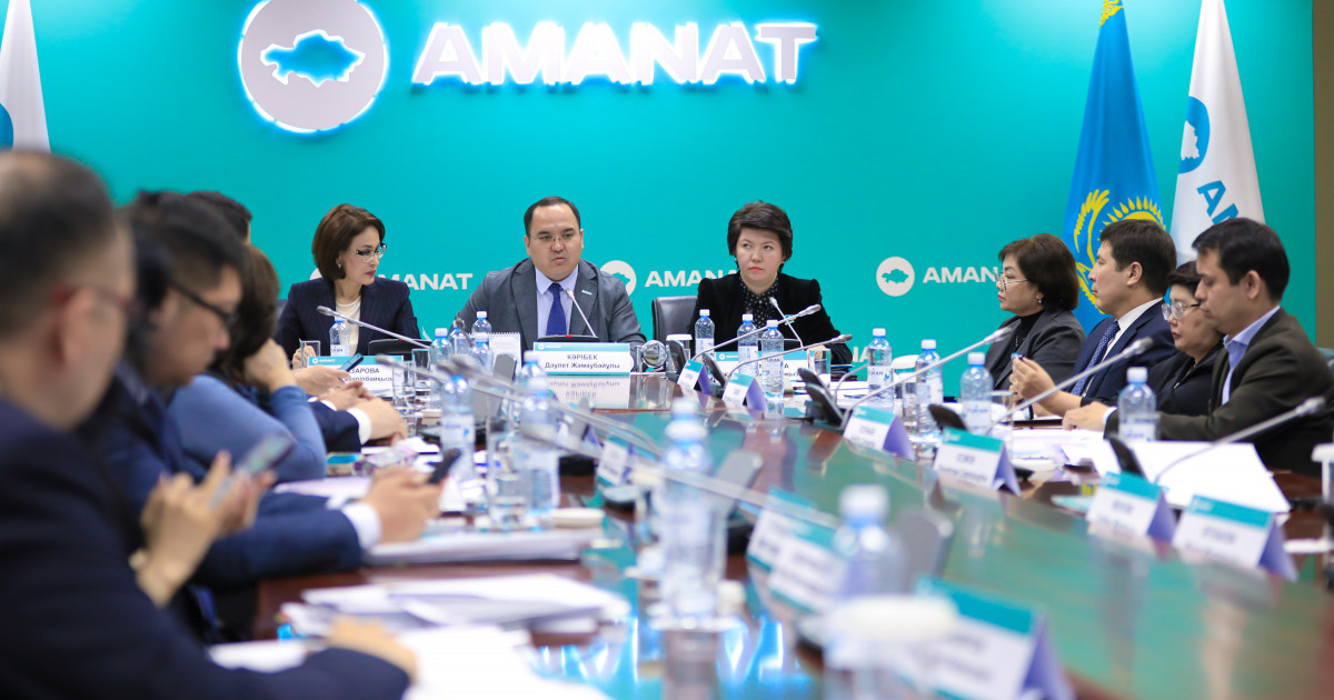 «AMANAT»-та денсаулық сақтау саласындағы партияның сайлауалды уәделерінің іске асырылуы талқыланды