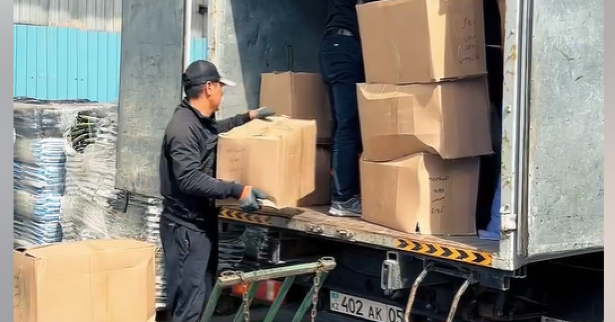 «AMANAT»-тың жастары зардап шеккен аймақтарға көмек беруде аянып жатқан жоқ